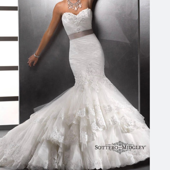 Sotteri & Midgley Tenille wedding dress size 10 - Picture 3 of 4